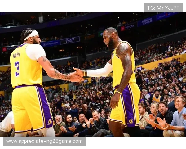 詹姆斯率湖人逆转勇士重返西部前三引热议季后赛席位争夺升温全联盟